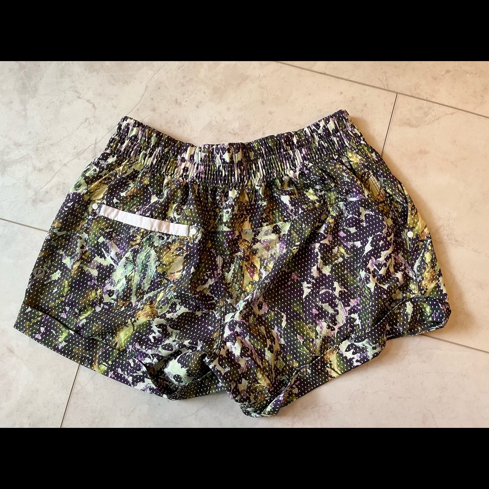 Lululemon Spring Break Away Short size 8 RARE* - Picture 3 of 4